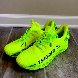 Neon Yellow men running shoes/sneakers